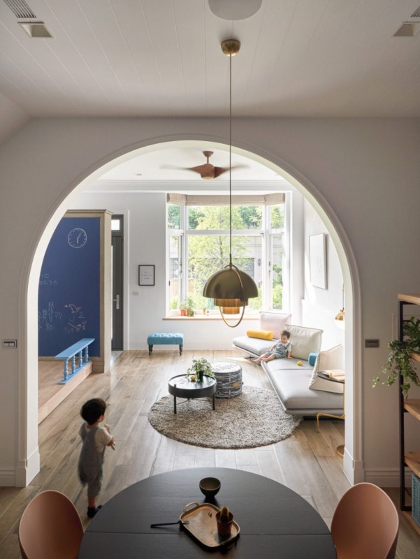 Сочетание классики и элементов индустриального стиля в тайваньской квартире