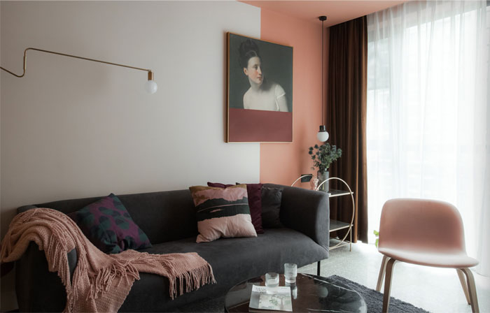 Игра форм, закругленных углов и ярких цветов в дизайне квартиры в Чэнду, Китай