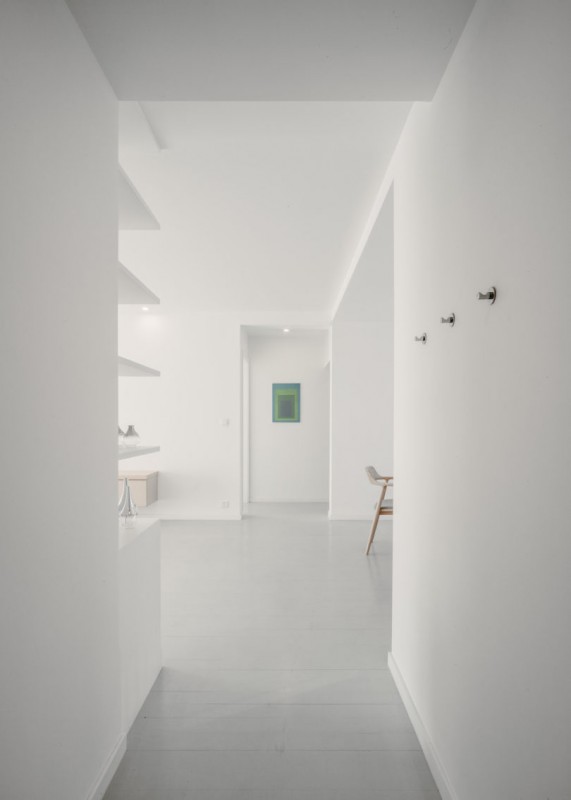 Интерьер квартиры в Шанхае в серо-белых тонах