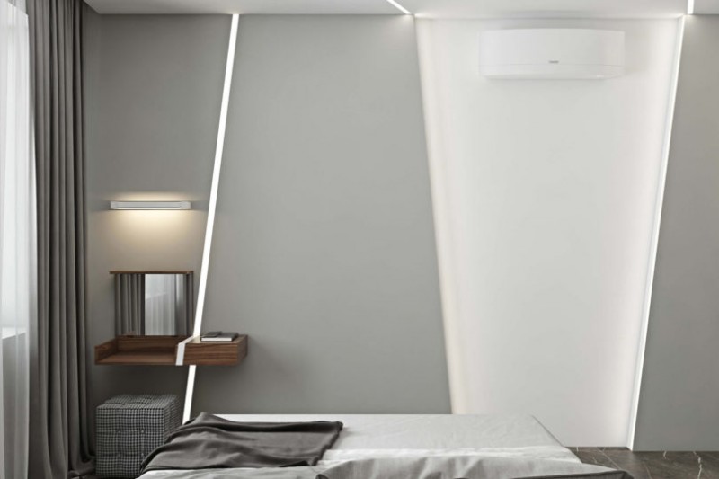 Использование черного, белого и цвета дерева в интерьере просторных минималистских апартаментов