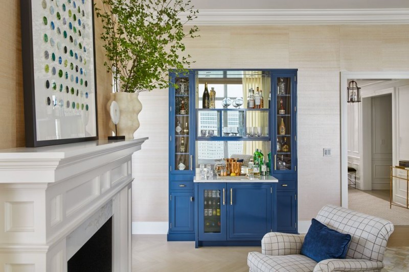 Изысканный интерьер с вдохновляющим сочетанием современных и традиционных элементов декора