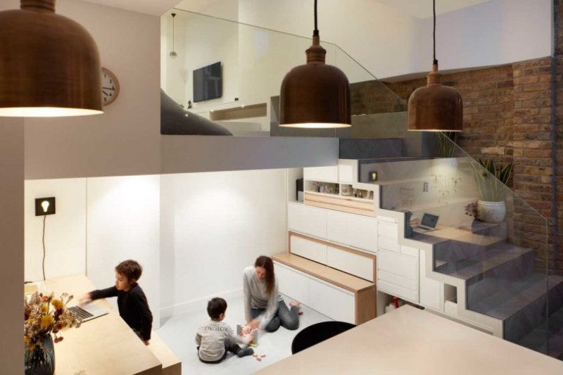 Многоуровневый дом с террасой, расположенный в Лондоне