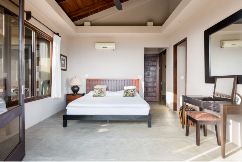 Тропическая вилла, построенная на скале среди джунглей в Коста-Рике Тропическая вилла, построенная на скале среди джунглей в Коста-Рике