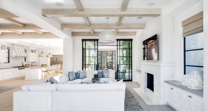 Интерьер особняка недалеко от океана в Корона-дель-Мар, Калифорния