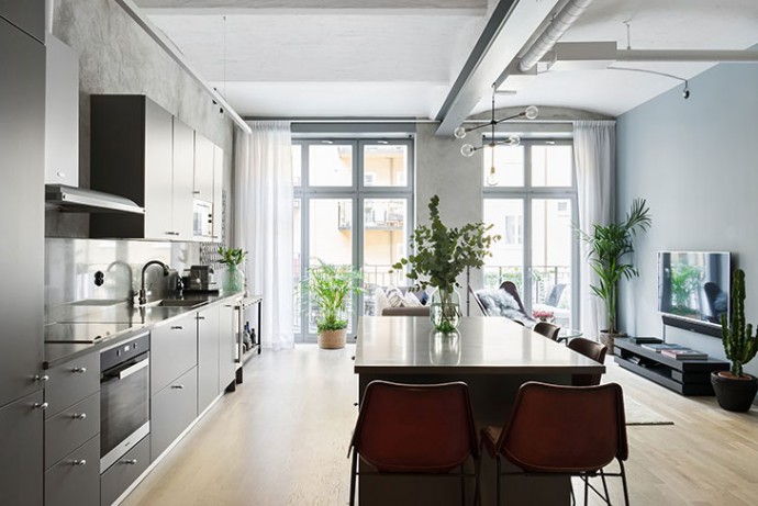 Интерьер шведской квартиры с индустриальными элементами