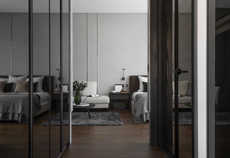 Интерьер просторной квартиры в серых тонах