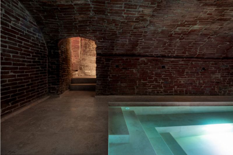 Двухэтажный лофт с панорамными окнами в итальянской провинции Пиза