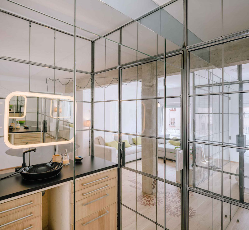 Отсутствие обычных стен и дверей в мадридской квартире