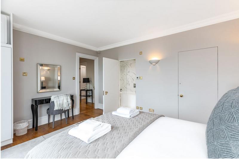 Интерьер квартиры в неоклассическом стиле Интерьер квартиры в неоклассическом стиле