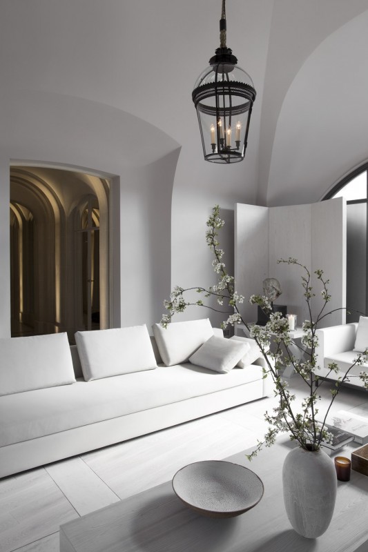 Белоснежный интерьер квартирры в Париже Белоснежный интерьер квартирры в Париже