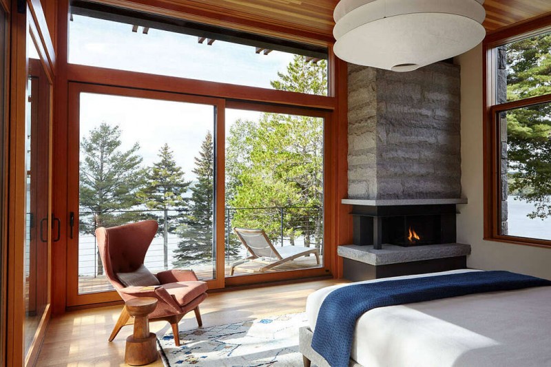 Дом у озера в Канаде