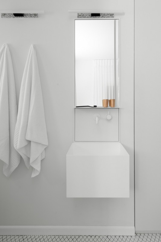 Дом в стиле "баухауз" с внутренними стеклянными стенами в Тель-Авиве Дом в стиле "баухауз" с внутренними стеклянными стенами в Тель-Авиве