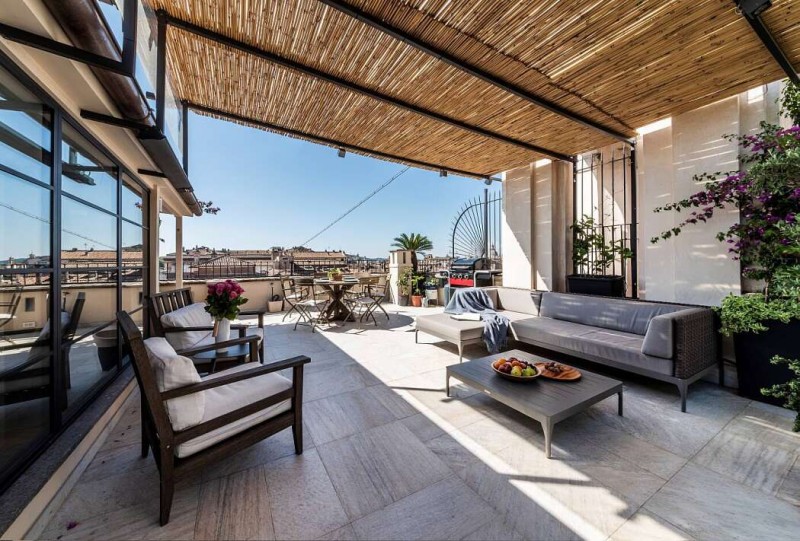 Мансардная квартира, расположенная в Риме