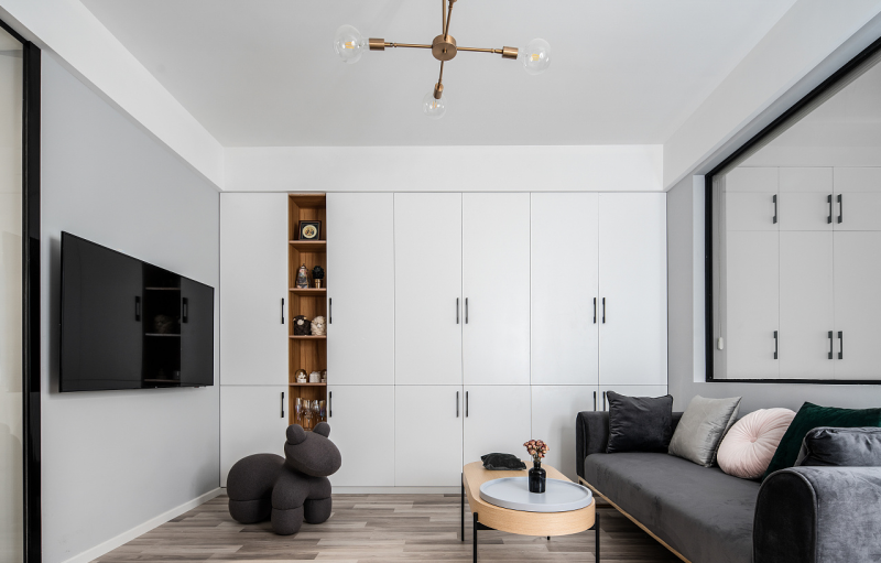 Уютные апартаменты в серо-розовой гамме