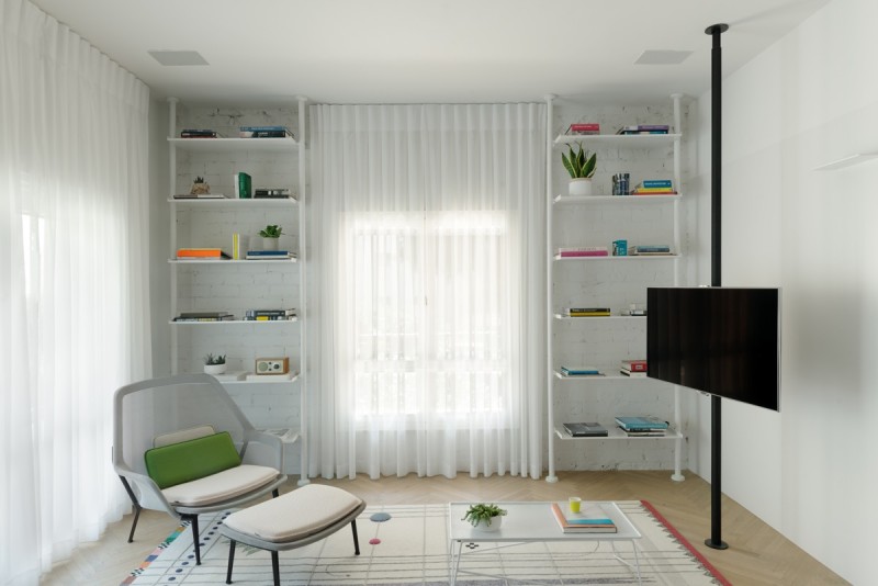 Дом в стиле "баухауз" с внутренними стеклянными стенами в Тель-Авиве Дом в стиле "баухауз" с внутренними стеклянными стенами в Тель-Авиве