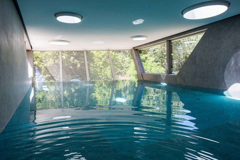 Многоквартирный дом, расположенный в Швейцарии, в городе Парадизо Многоквартирный дом, расположенный в Швейцарии, в городе Парадизо