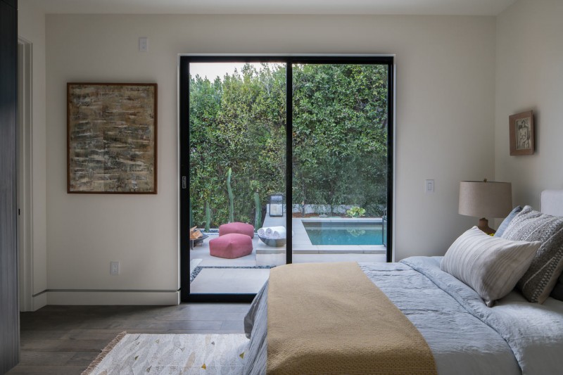 Нейтральная палитра мягких тонов и фактур в интерьере резиденции в Санта-Монике, Калифорния