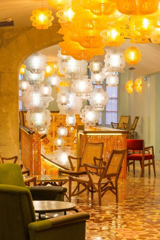 Отель L'Arlatan 3* во Франции