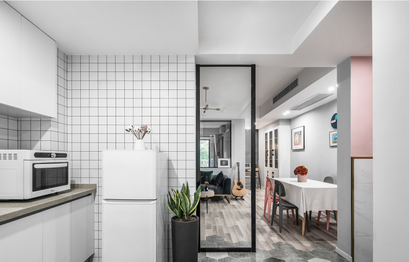 Уютные апартаменты в серо-розовой гамме