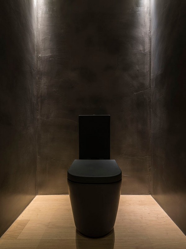 Чёрные акценты в интерьере апартаментов в Барселоне Чёрные акценты в интерьере апартаментов в Барселоне