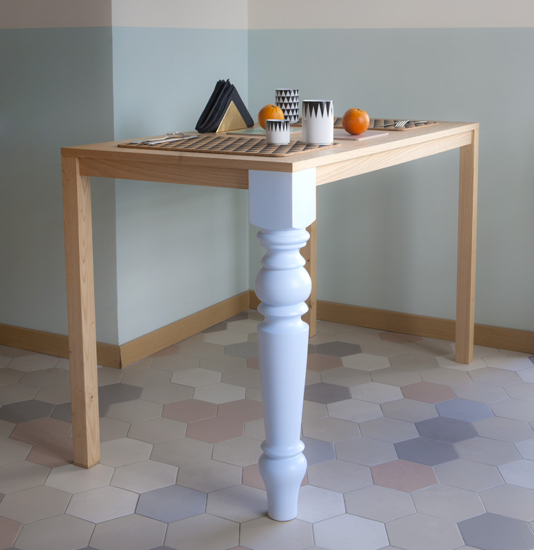 Интерьер уютного кафе в Риме