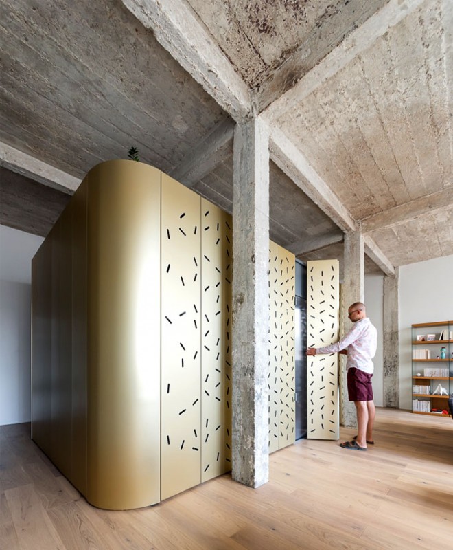 Перфорированная алюминиевая конструкция для спальни в парижских апартаментах