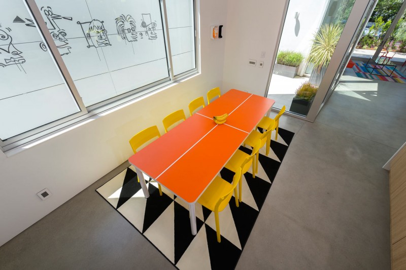 Резиденция в Калифорнии с фасадом из металлических цветов