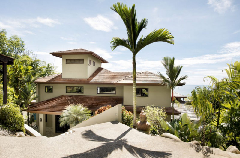 Тропическая вилла, построенная на скале среди джунглей в Коста-Рике Тропическая вилла, построенная на скале среди джунглей в Коста-Рике