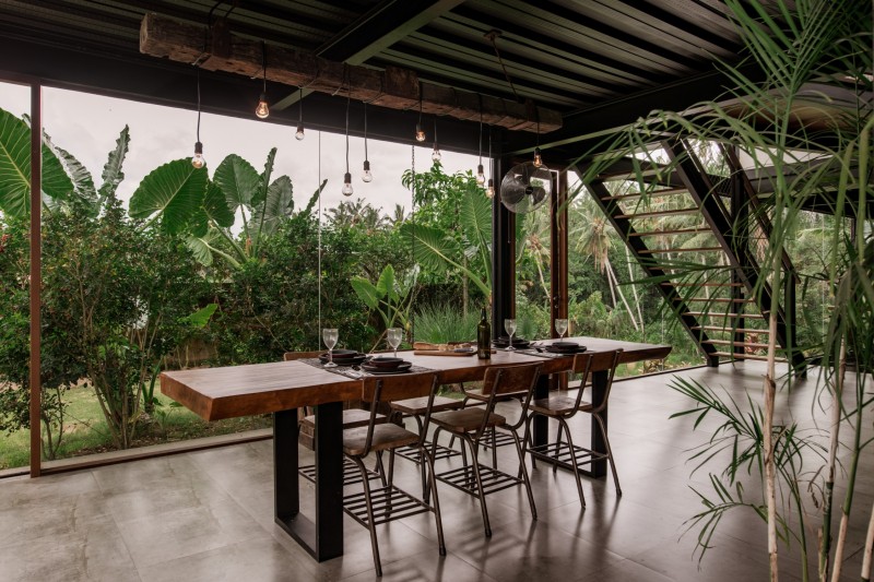 Вилла в стиле "лофт" с роскошным фоном тропических джунглей на Бали Вилла в стиле "лофт" с роскошным фоном тропических джунглей на Бали