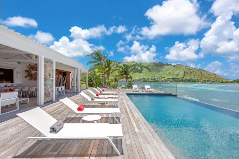 Впечатляющая вилла на берегу океана на острове Сен-Мартен Впечатляющая вилла на берегу океана на острове Сен-Мартен