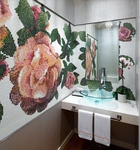 Мозаика в ванной на цветочную тему