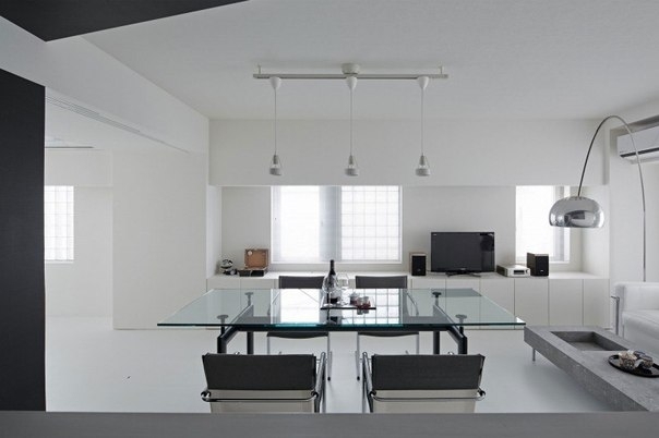 Контрастный интерьер квартиры в Токио