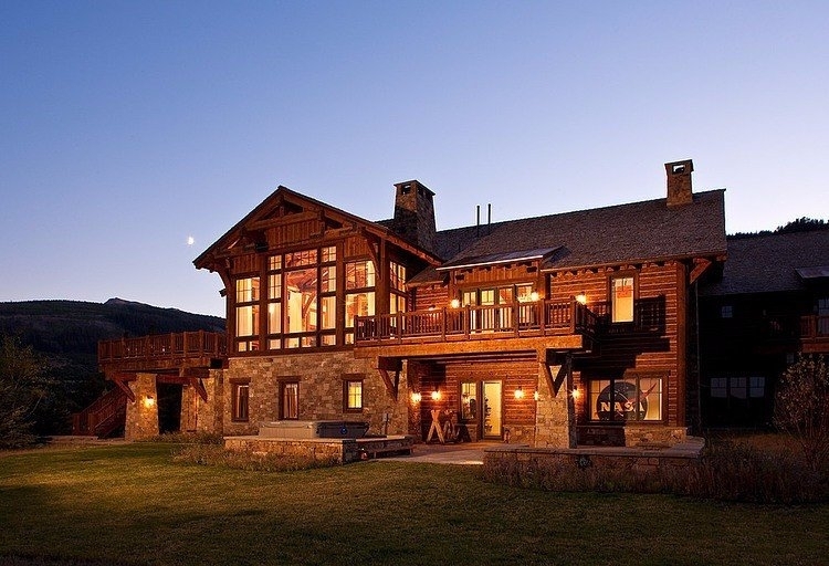 Красивая, деревянная резиденция, расположенная в штате Колорадо, в США.