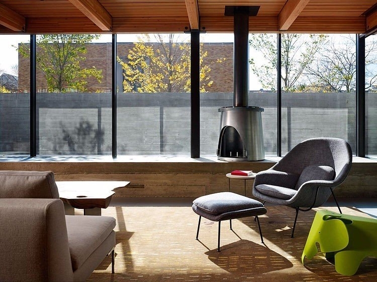 Современный, просторный трехэтажный дом для одной семьи в Чикаго, штат Иллинойс, США.