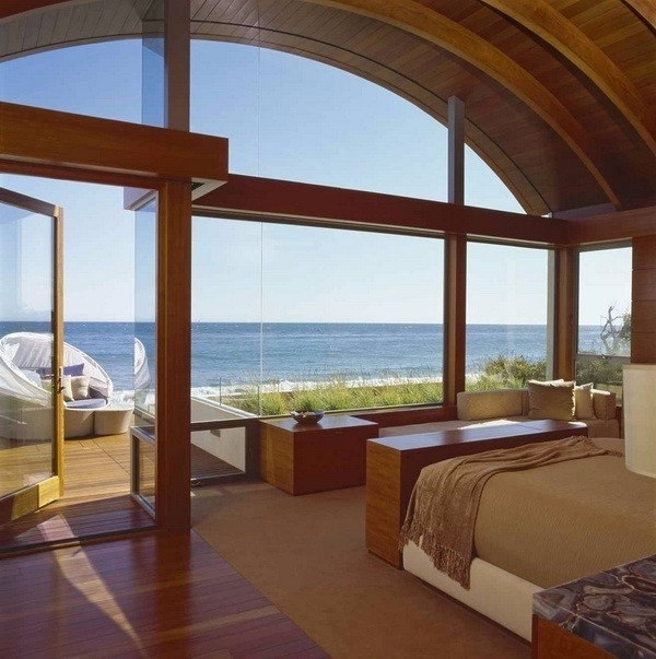 Дом на берегу океана, в штате Калифорния, США.
