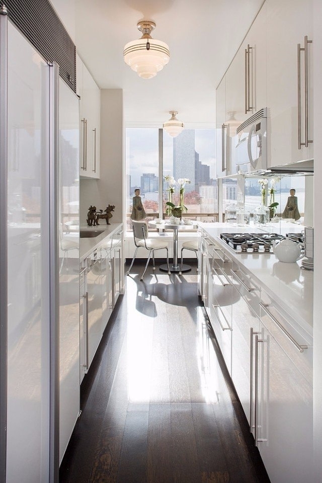 Мягкий, стильный, светлый интерьер квартиры в Нью-Йорке с элементами гламура и стиля ар-деко.