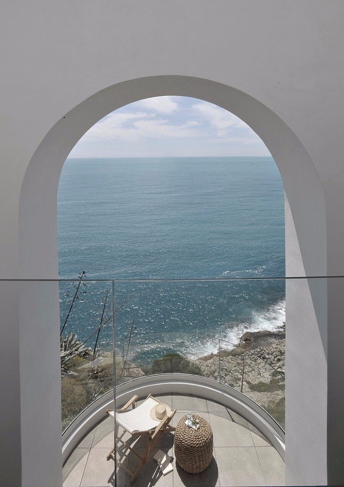 Роскошная резиденция на берегу моря, на юге Франции, в Ницце.