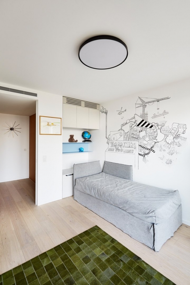 Минималистичное решение интерьера трёхэтажной квартиры в Праге