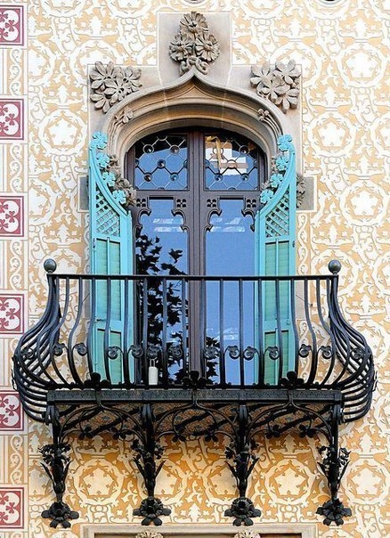 Балконы и эркеры Барселоны