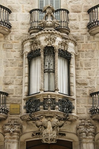 Балконы и эркеры Барселоны