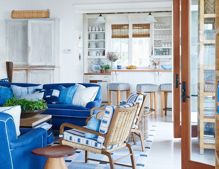 Оттенки синего в интерьере дома в Калифорнии по проекту Mark D. Sikes