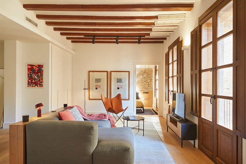 Испанский интерьер в его лучшем виде: обновленная квартира в Барселоне