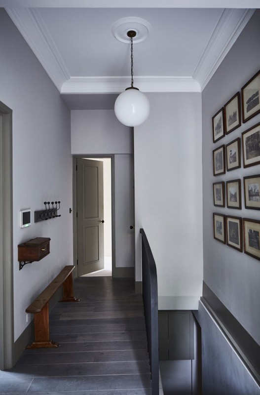 Приглушенные тона в дизайне элегантной двухуровневой квартиры в Лондоне