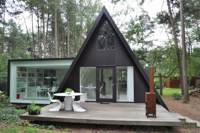 Треугольный A-frame House в Голландии