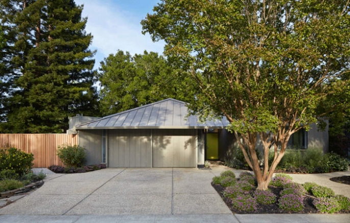 Яркий дом для современной семьи в Калифорнии