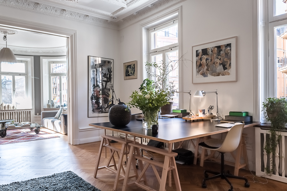 Квартира в Стокгольме с шикарной лепниной и потолочной росписью