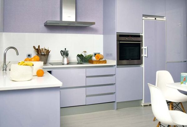 Оттенки фиолетового в интерьере испанской квартиры