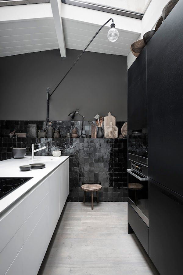 Подборка кухонь черного цвета
