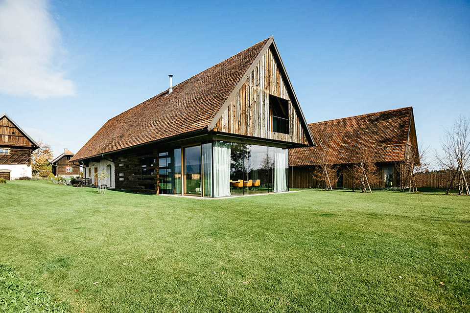 Бывший сарай в Австрии, преобразованный Gangoly & Kristiner Architekten в ультрасовременный дом