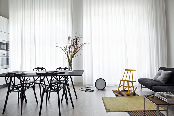 Черно-белый минимализм на 44 м2. Шведская квартира с антресолью